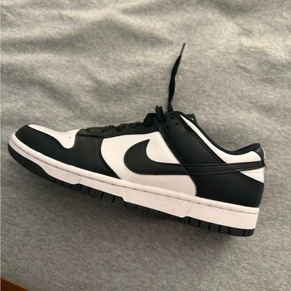 Woman’s Nike size 11 brand new - Picture 2 of 3